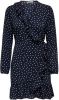 ONLY gebloemde wikkeljurk ONLCARLY donkerblauw/gebroken wit online kopen