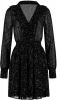 NIKKIE jurk Fylene met all over print en ruches zwart online kopen