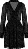 NIKKIE jurk Fylene met all over print en ruches zwart online kopen