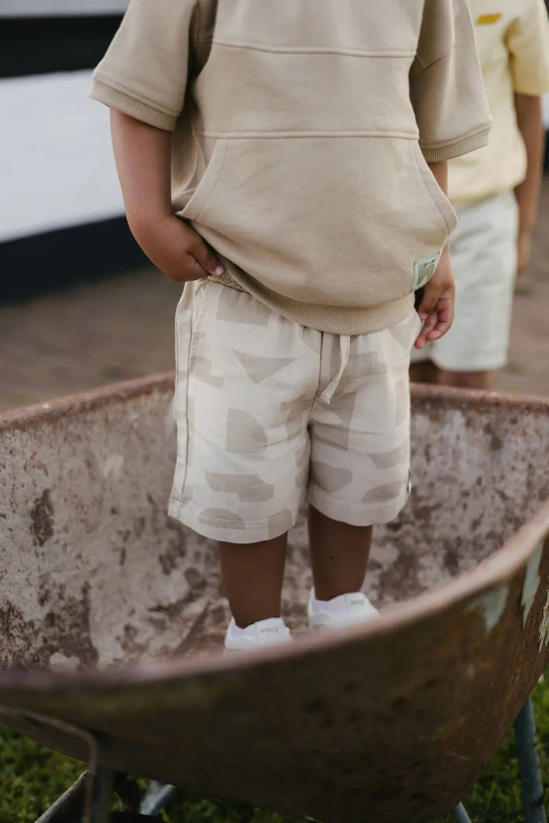 Levv Little korte broek zandkleur met print, foto 4