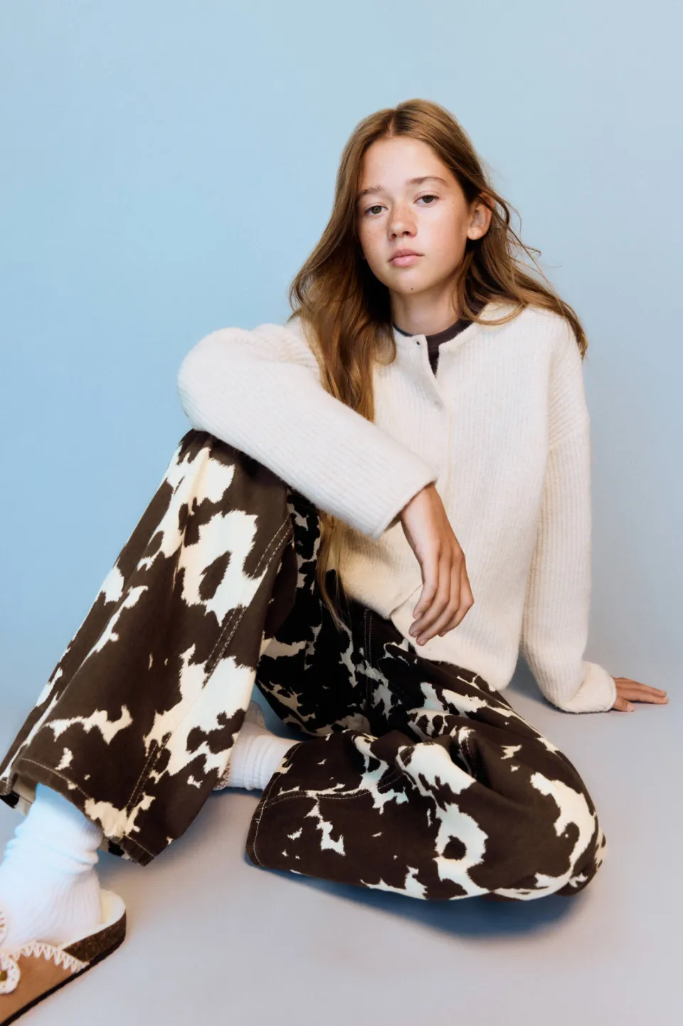 Mango Kids wide leg jeans met koeienprint bruin/wit, foto 3