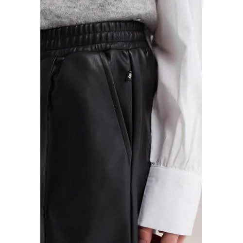WE Fashion imitatieleren paperbag korte broek zwart, foto 5