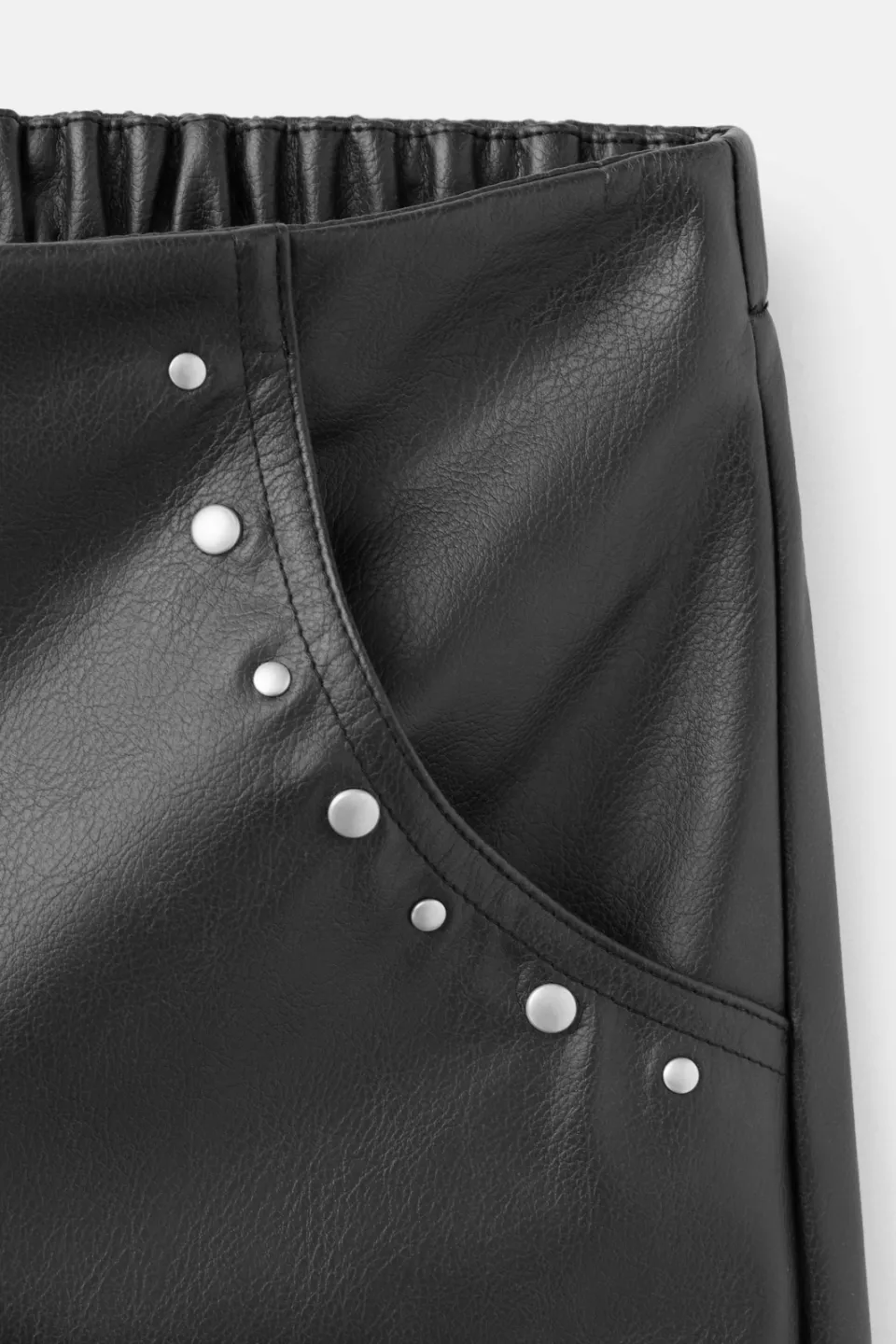 Mango imitatieleren short met studs zwart, foto 5