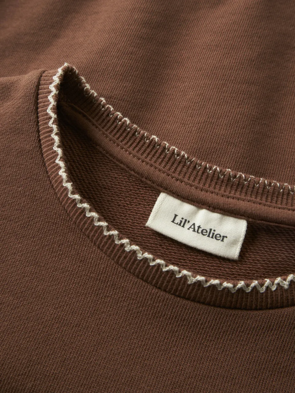 Lil' Atelier MINI loose fit sweater - bruin Effen, foto 4