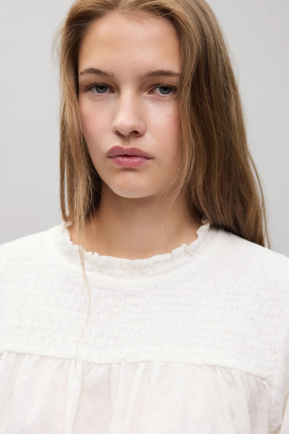 Mango Teen blousetop met smockwerk wit, foto 3
