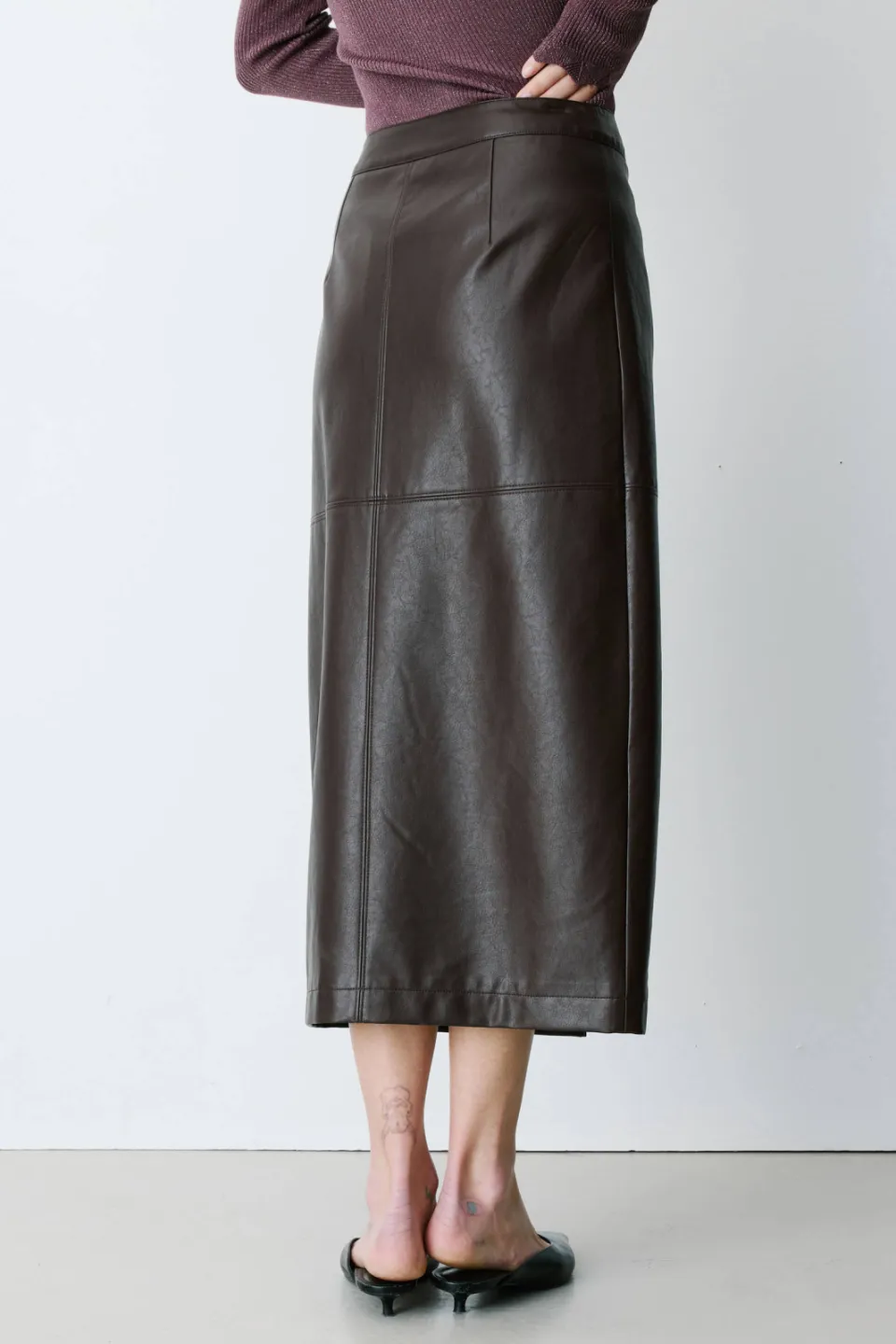 Grace & Mila imitatieleren midirok bruin, foto 5