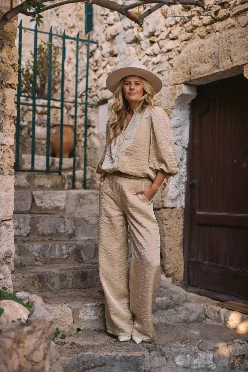 NUKUS satijnen straight high waist broek zand, foto 4