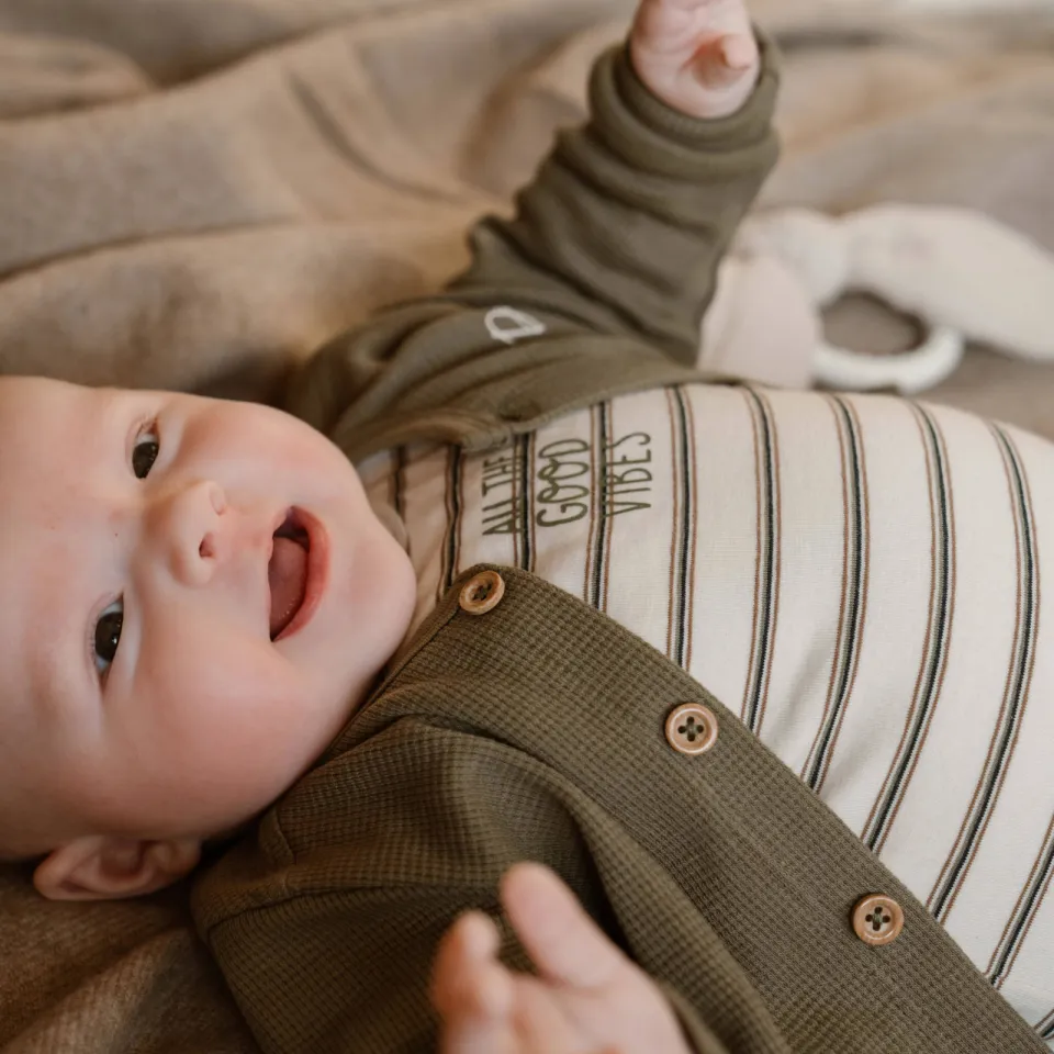 Dirkje vest + longsleeve + broek groen/offwhite
