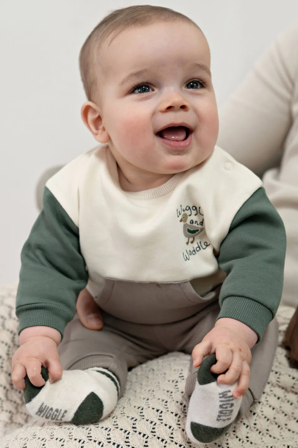 Feetje Wiggle and Waddle babybroek lichtgrijs grijs