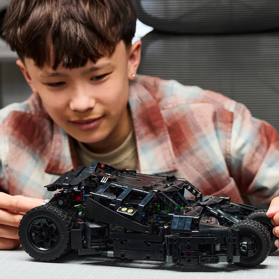 Lego Technic Batmobile Tumbler Bouwpakket voor Kinderen 42239, foto 3