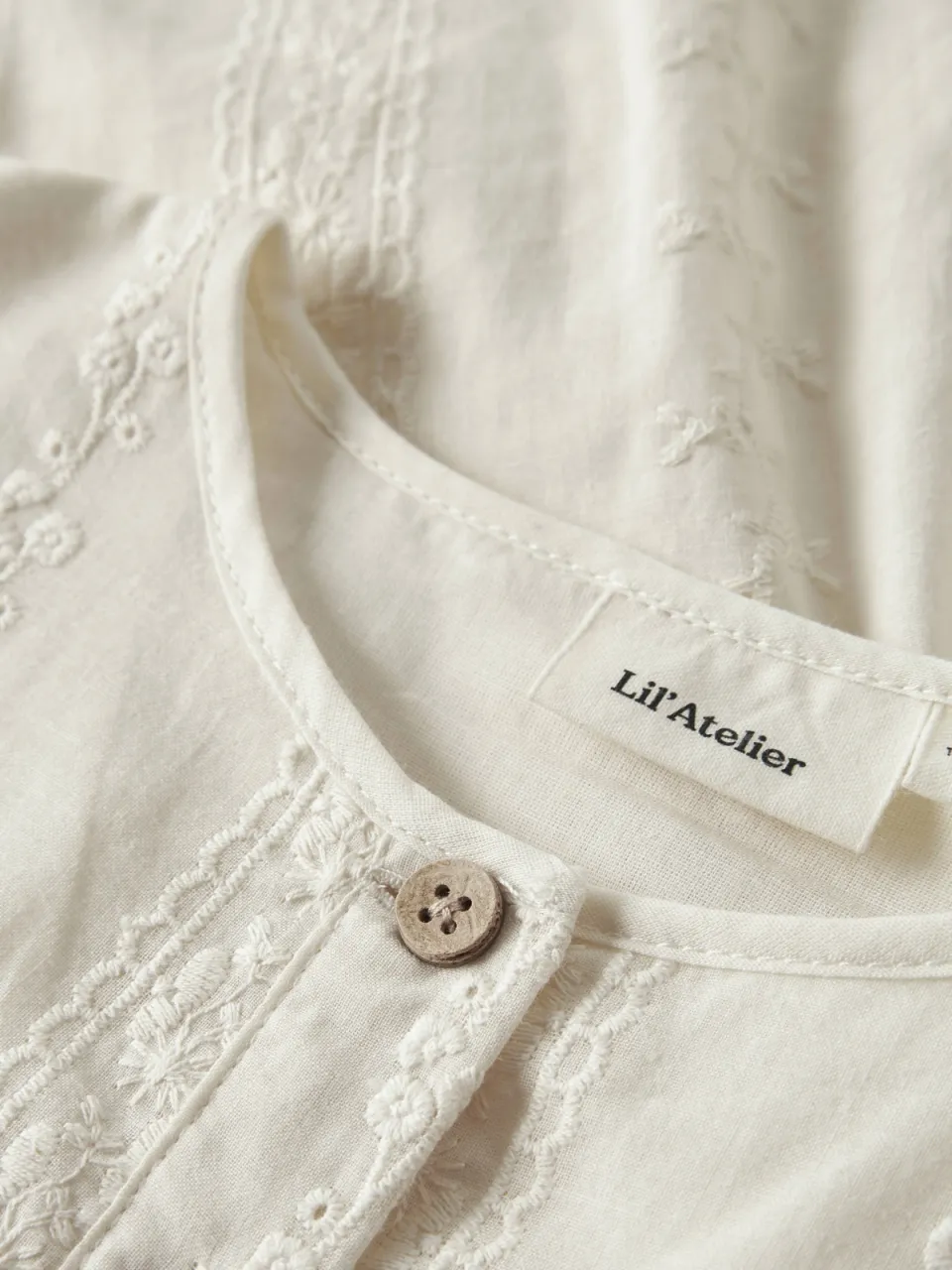 Lil' Atelier loose fit blouse met ruches ecru, foto 3