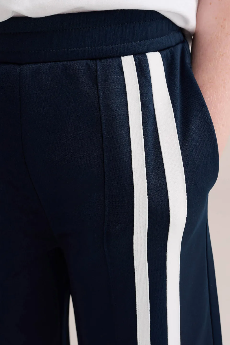 WE Fashion gestreepte loose fit joggingbroek donkerblauw, foto 7