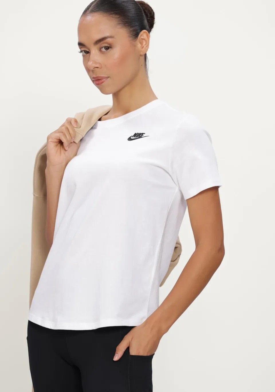 Dames Tops & T-shirts Nike Sportswear Club Essentials - Wit, foto 5