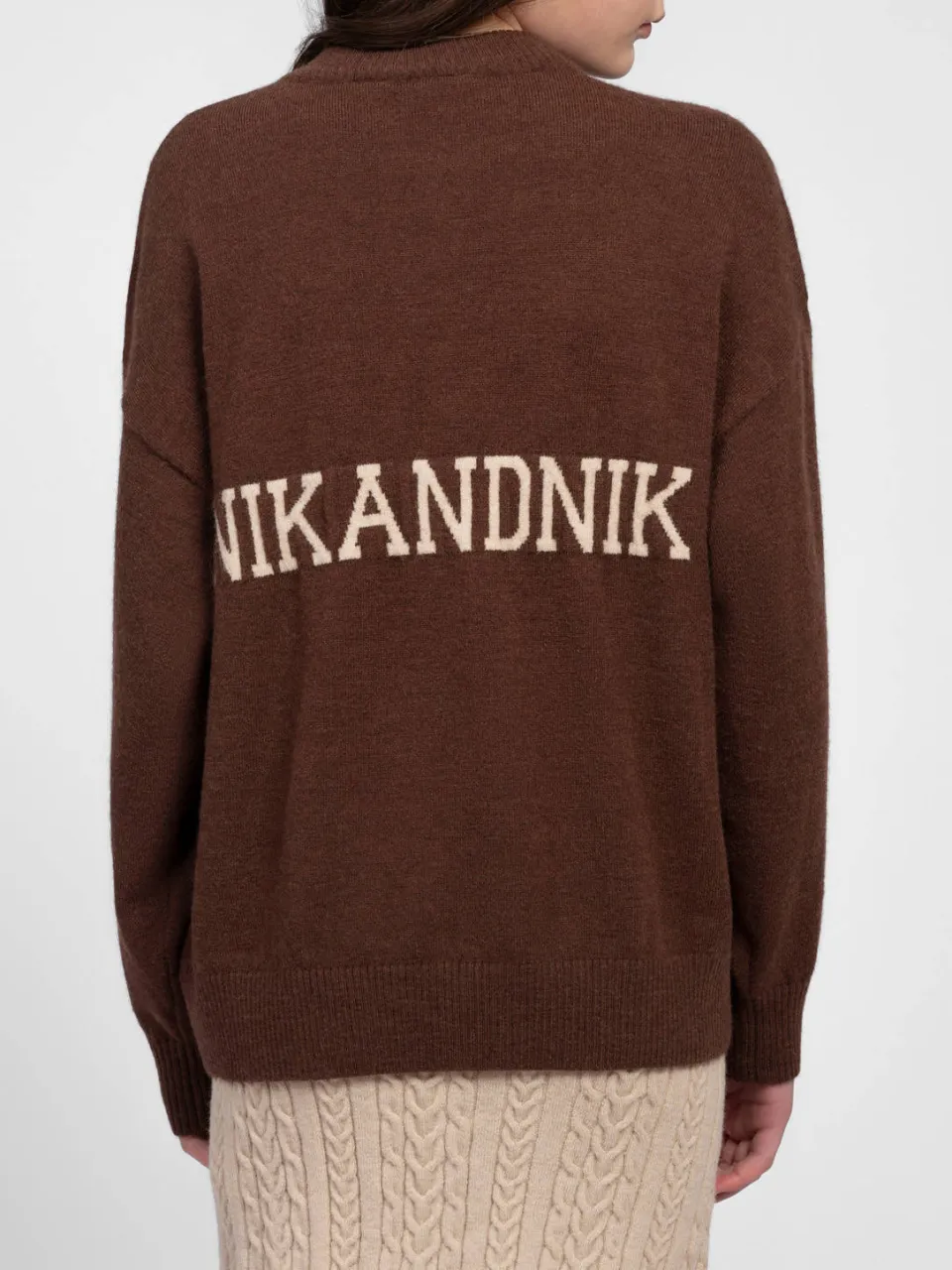 NIK&NIK gebreide sweater met backprint - donkerbruin, foto 4