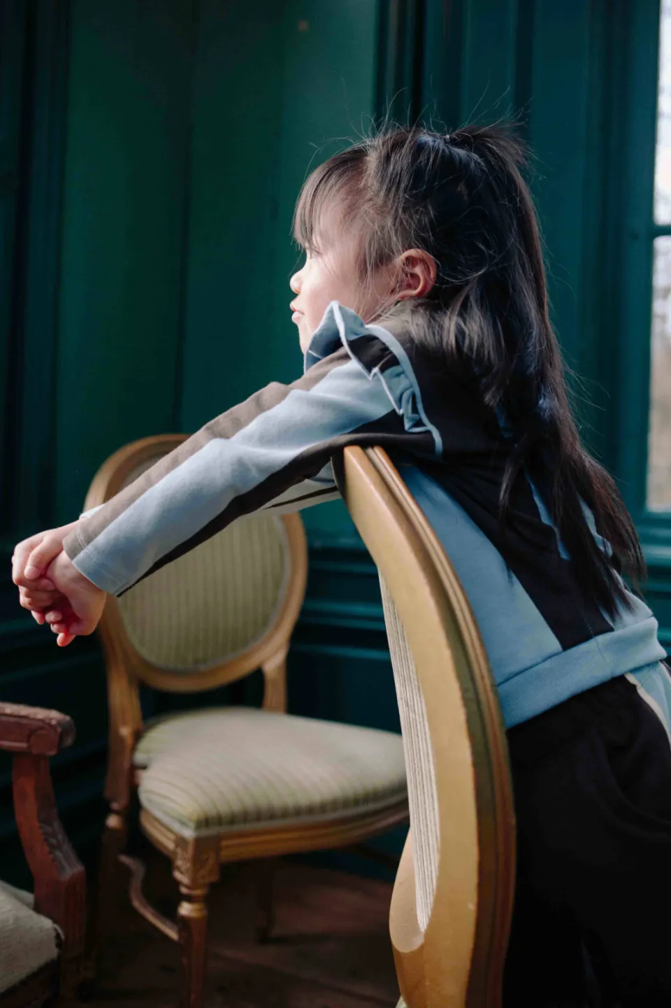 Riffle Amsterdam gestreepte sweater met ruches - donkerbruin/lichtblauw, foto 4