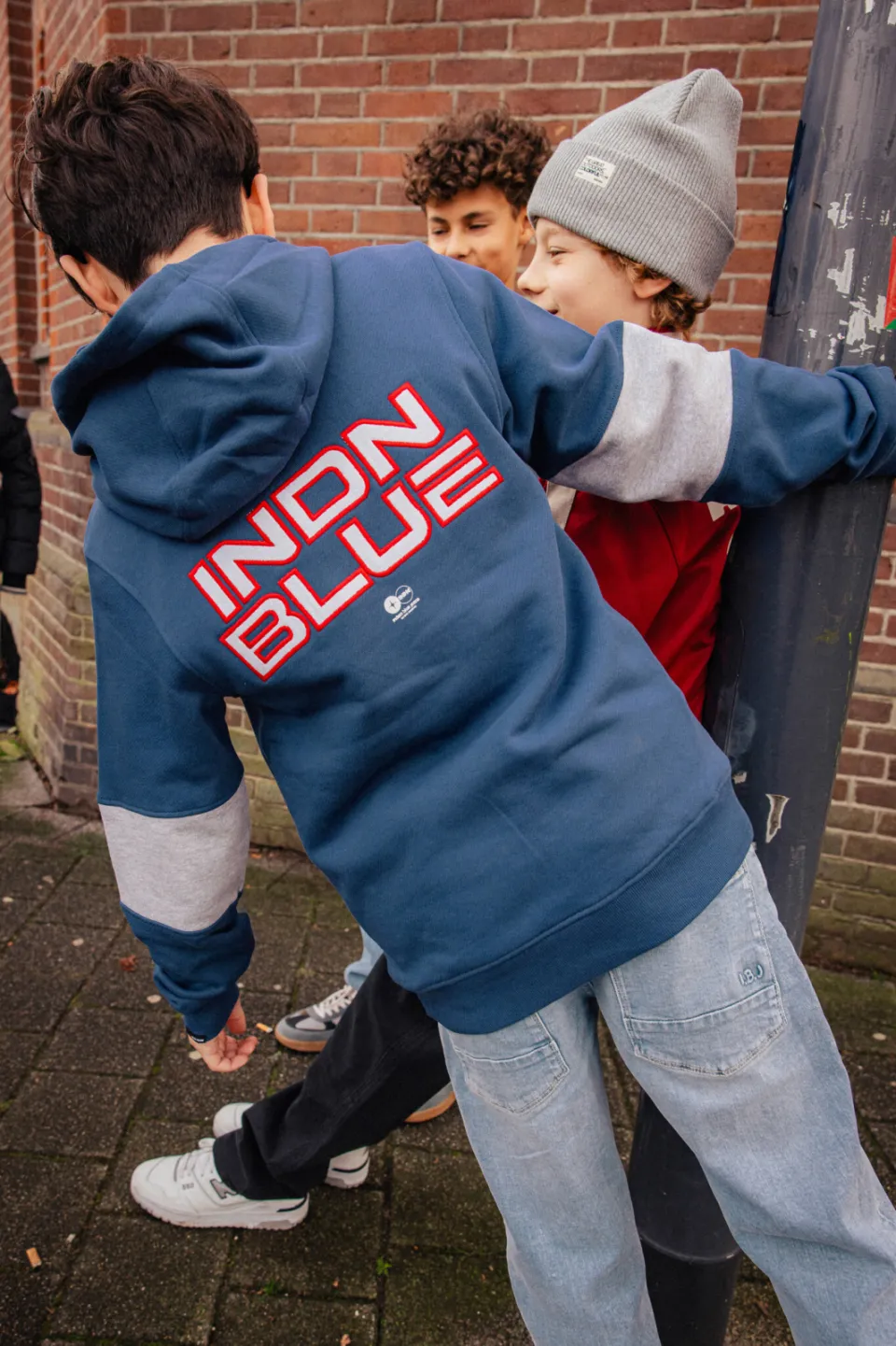 Indian Blue Jeans rechtvallende hoodie met backprint - donkerblauw/grijs, foto 3