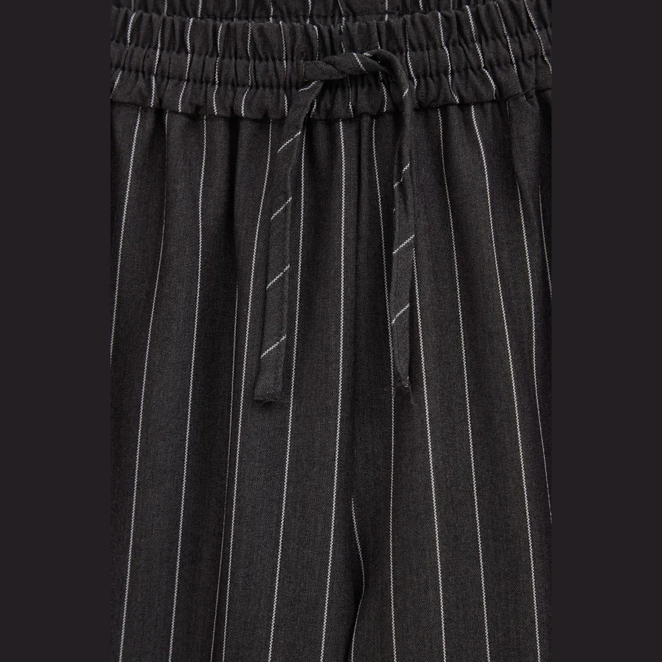 WE Fashion straight leg gestreepte pantalon zwart, foto 7