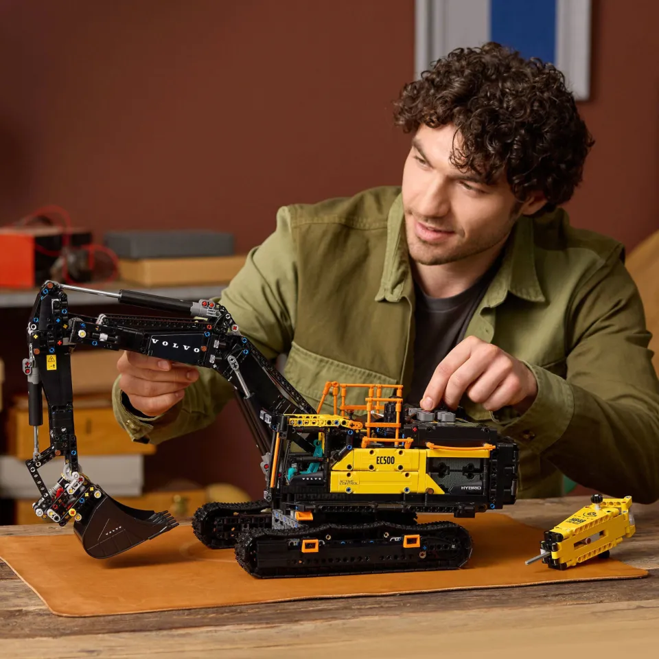 Lego Technic Volvo EC500 Hybrid graafmachine 42215, foto 7