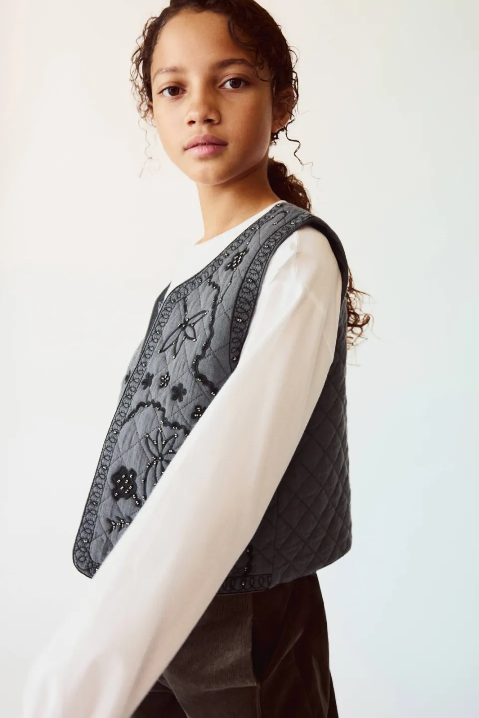 Mango Kids gebloemde gilet met borduursels - grijs, foto 4