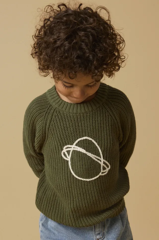 Lil' Atelier MINI katoenen regular fit gebreide trui met borduursels en print - olijfgroen