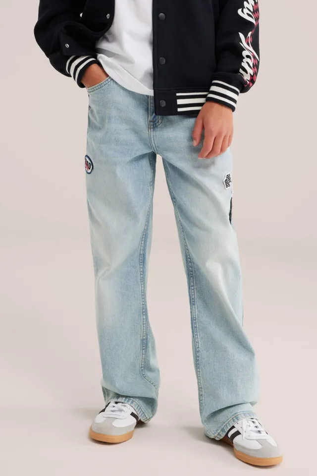 WE Fashion Bad Boys junior wide leg jeans met patches - light blue denim