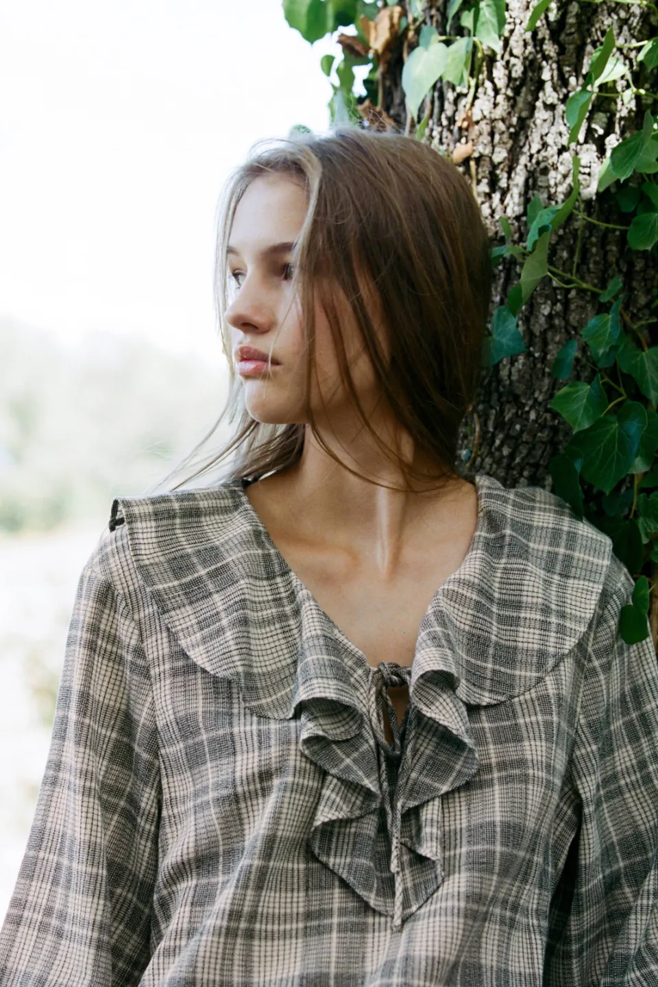 Mango Teen rechtvallende geruite blousetop met ruches beige/wit/zwart, foto 4