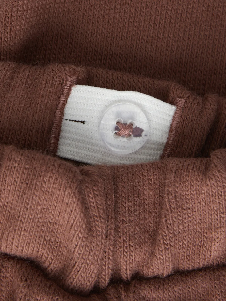 Lil' Atelier babybroek gebreid met ruches warmbruin, foto 2