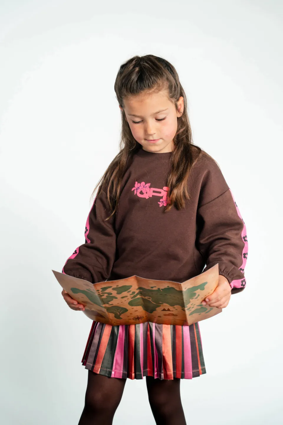 QPI sweater met tekst - donkerbruin