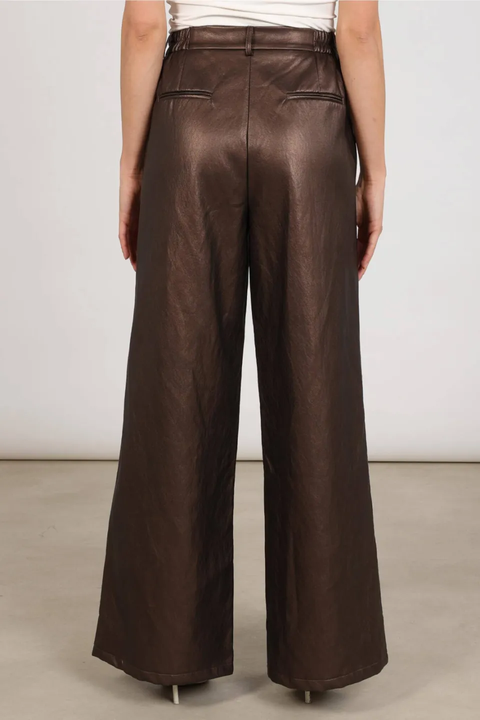 NUKUS imitatieleren wide leg broek - donkerbruin, foto 4