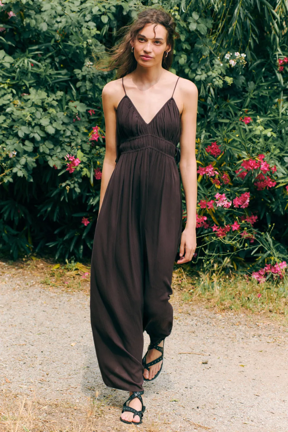 Mango Teen maxi jurk met plooien en smockwerk bruin, foto 6