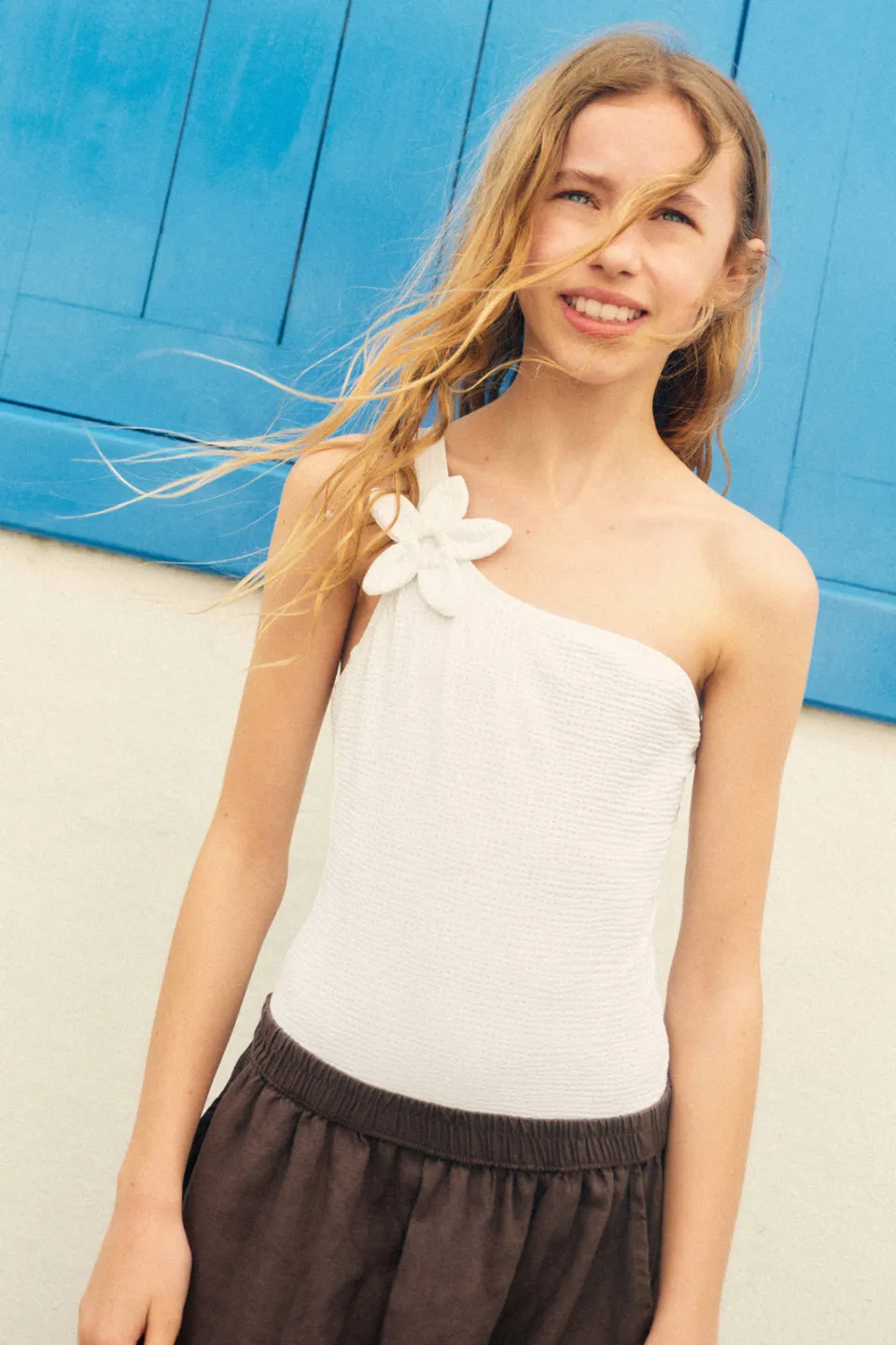 Mango Kids one shoulder badpak wit