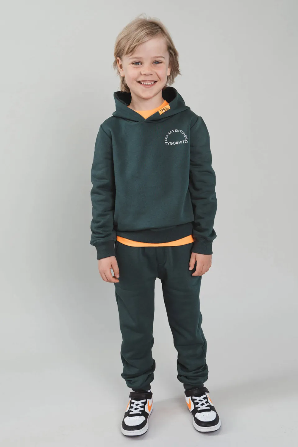 TYGO & vito hoodie met backprint - donkergroen