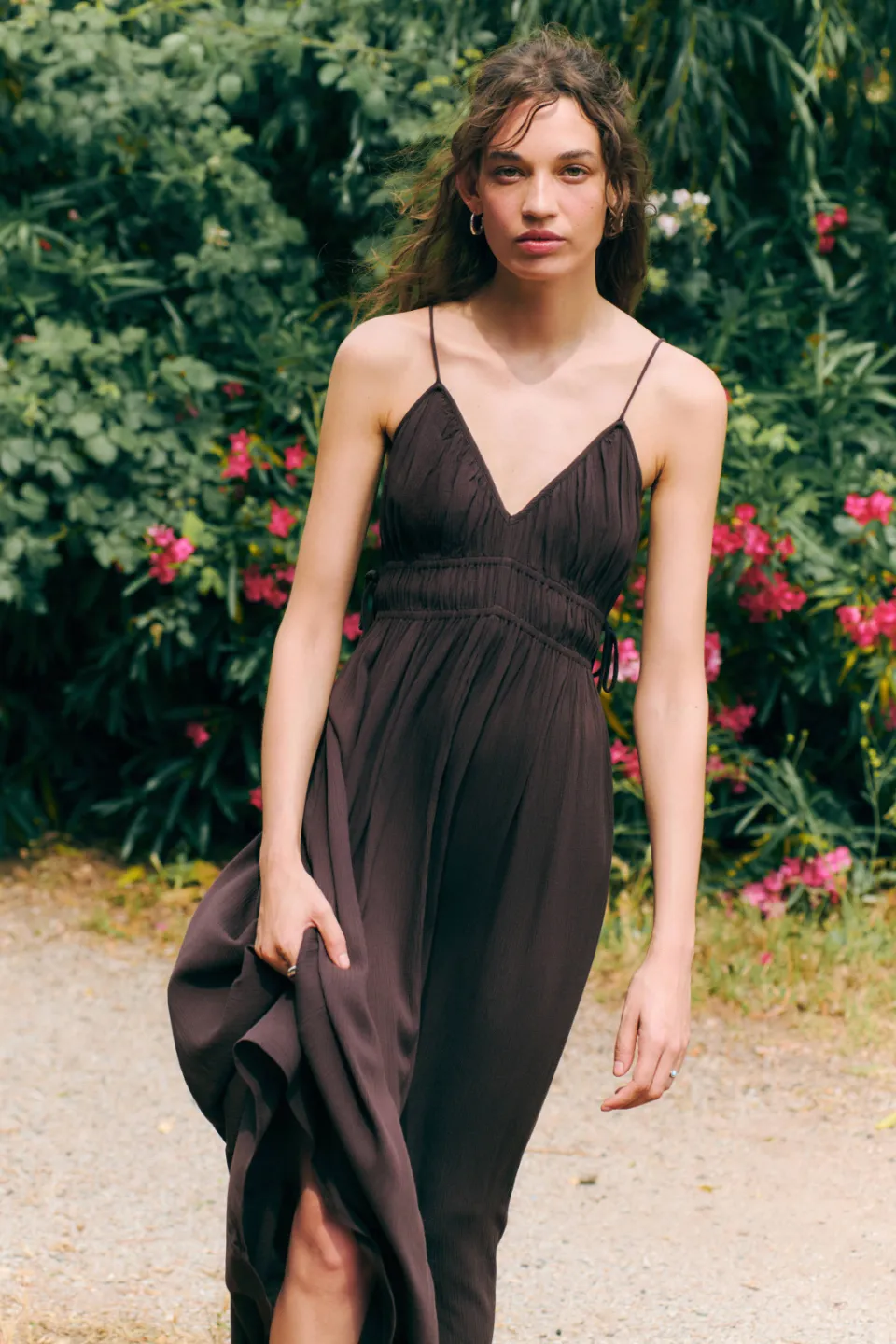 Mango Teen maxi jurk met plooien en smockwerk bruin, foto 4