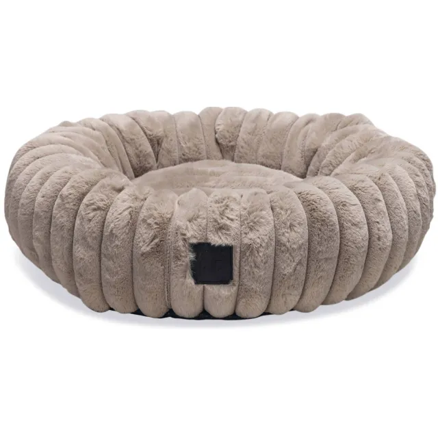 Designed by Lotte Reza kattenmand beige