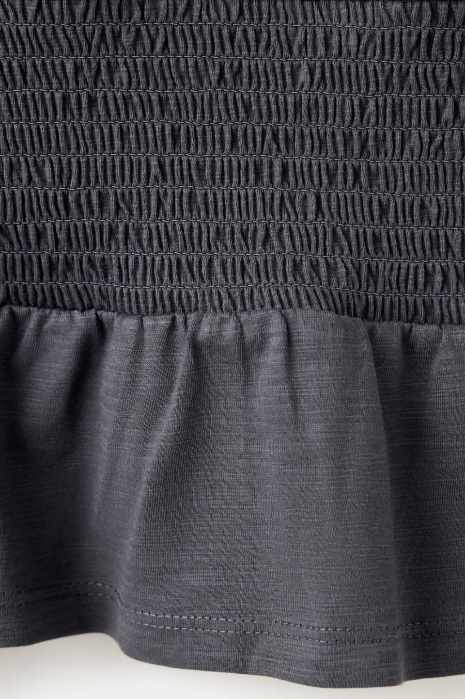 Mango TEEN longsleeve met smockwerk - antraciet, foto 6