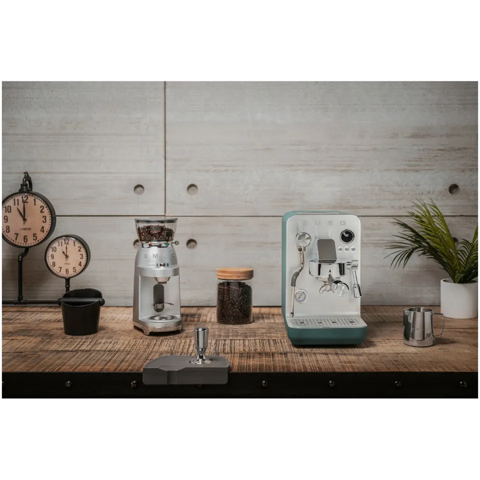 Smeg EMC02EGMEU espressomachine groen, foto 2