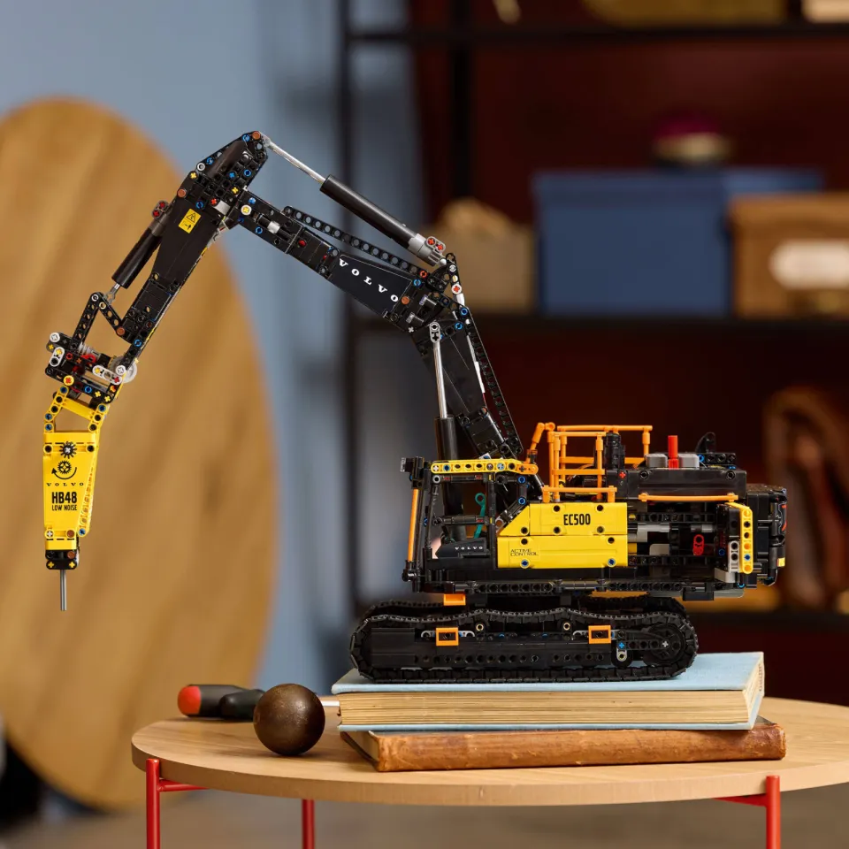 Lego Technic Volvo EC500 Hybrid graafmachine 42215, foto 6