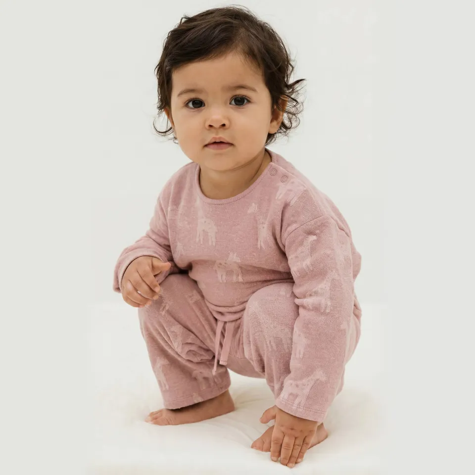 s.Oliver katoenen relaxed fit babybroek met print roze