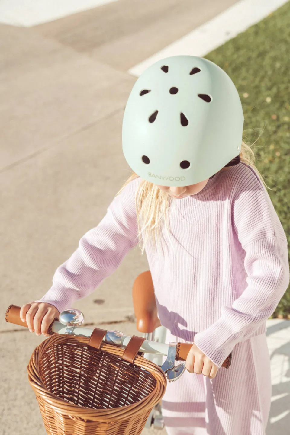 Banwood fietshelm bleek mint, foto 2