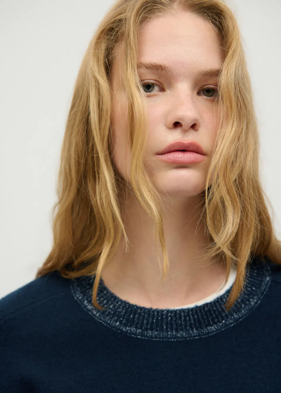Mango TEEN gebreide trui met glitters - marineblauw, foto 5