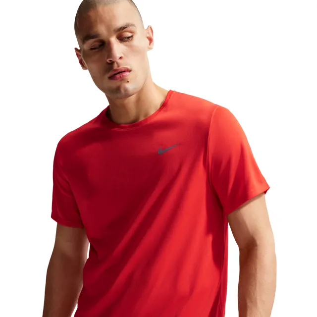 Nike Miler T-shirts Heren - Rood - Poly Jersey Red