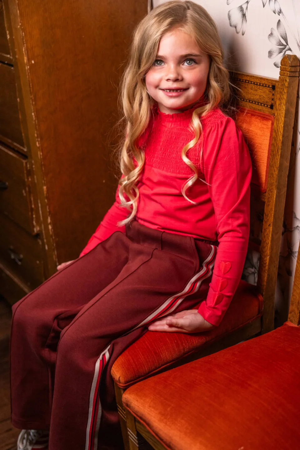 LOOXS little rechtvallende longsleeve met smockwerk koraalrood
