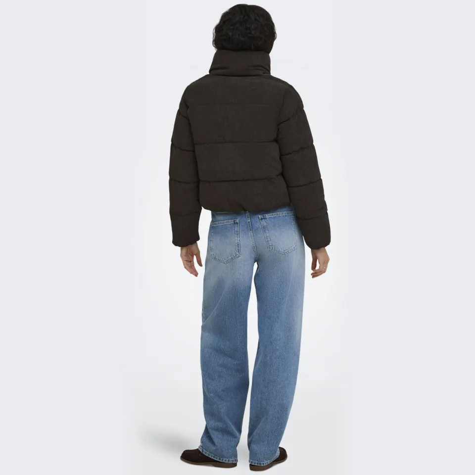 Only ONLNEWDOLLY corduroy puffer jas donkerbruin, foto 4
