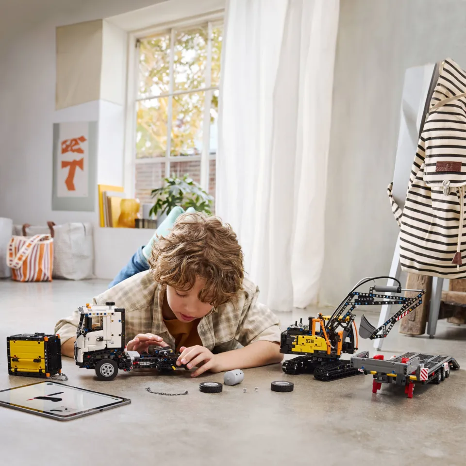 Lego Technic Volvo FMX truck & EC230 elektrische graafmachine Speelgoed voor Kinderen 42175, foto 6