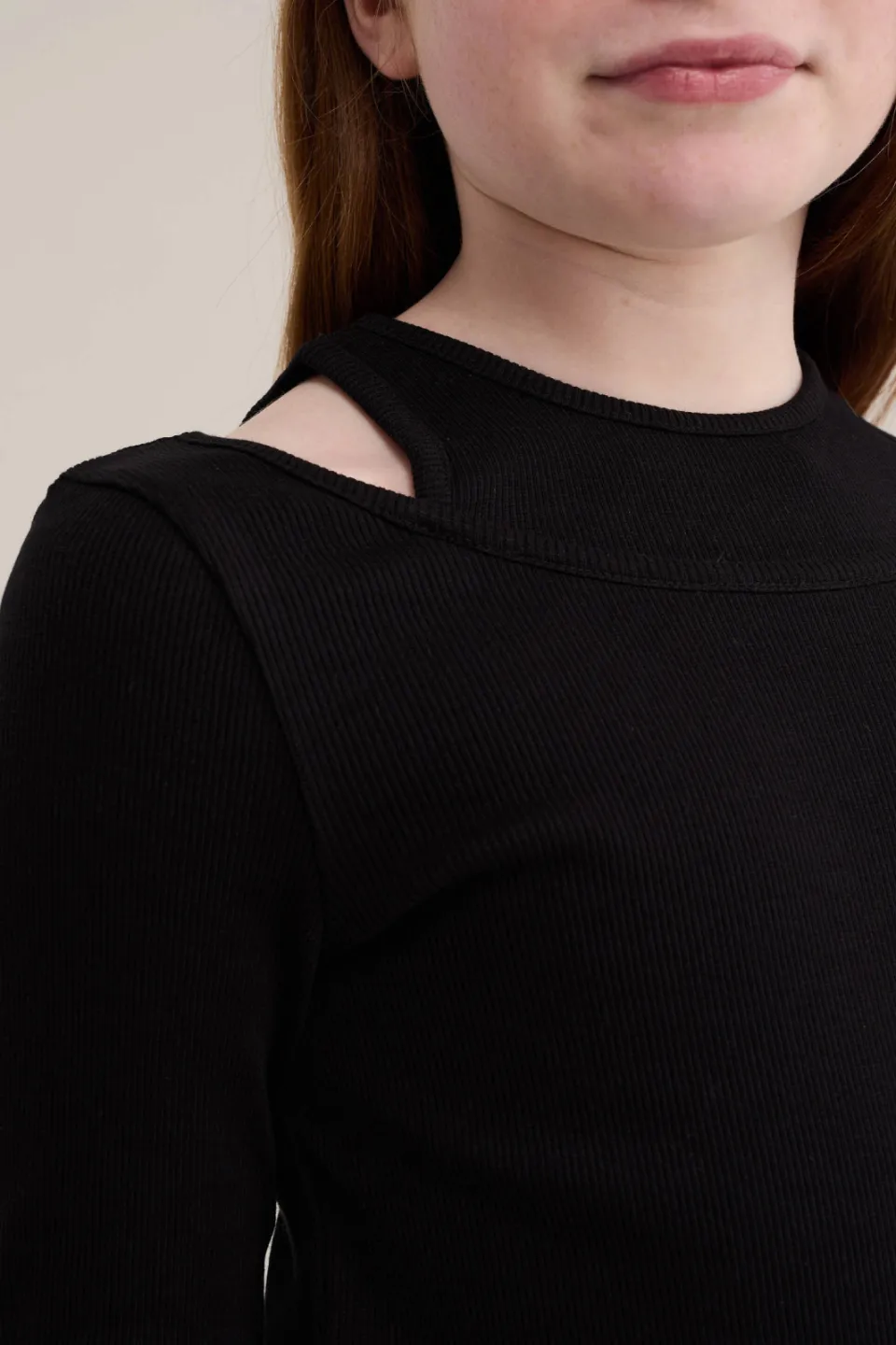 WE Fashion longsleeve met schouderopening zwart, foto 5