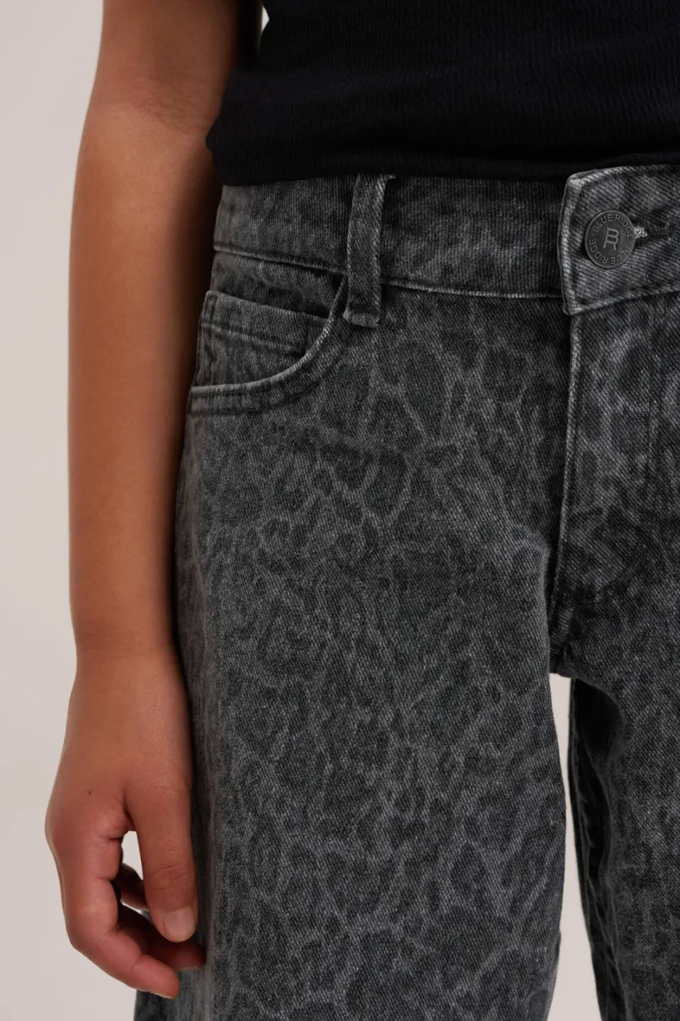 WE Fashion barrel jeans met panterprint - grey denim, foto 5