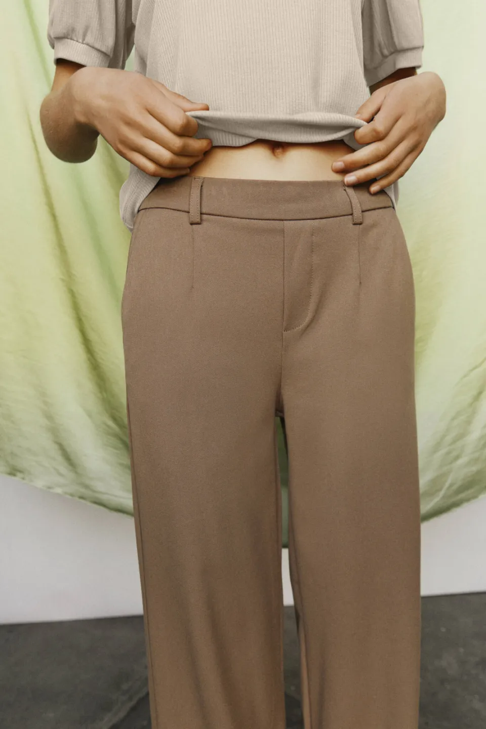 Object wide leg pantalon OBJLISA van polyester taupe, foto 4