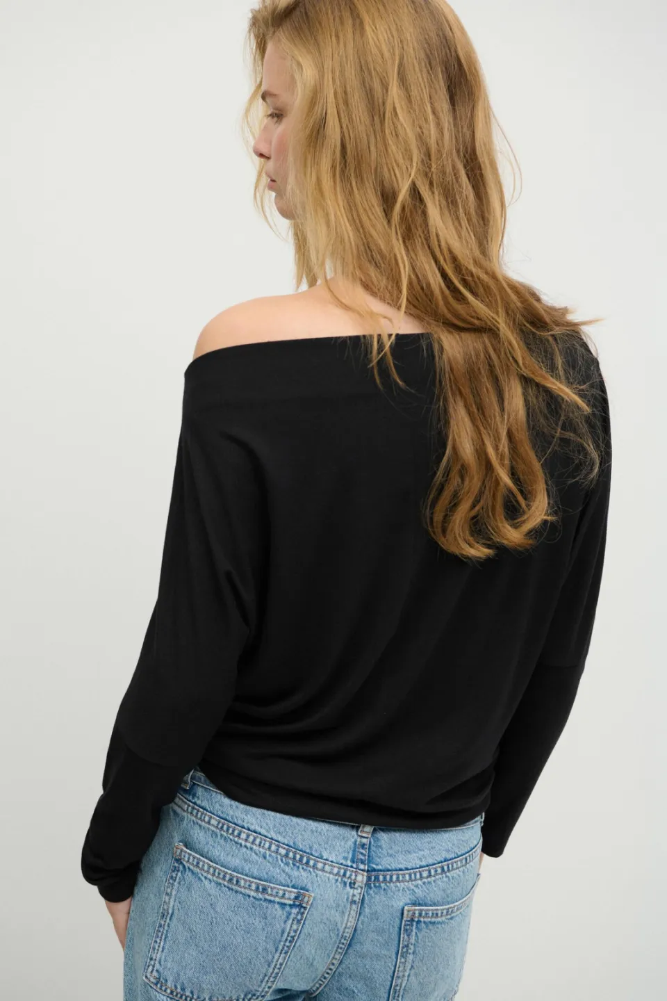 Mango off shoulder top zwart, foto 5