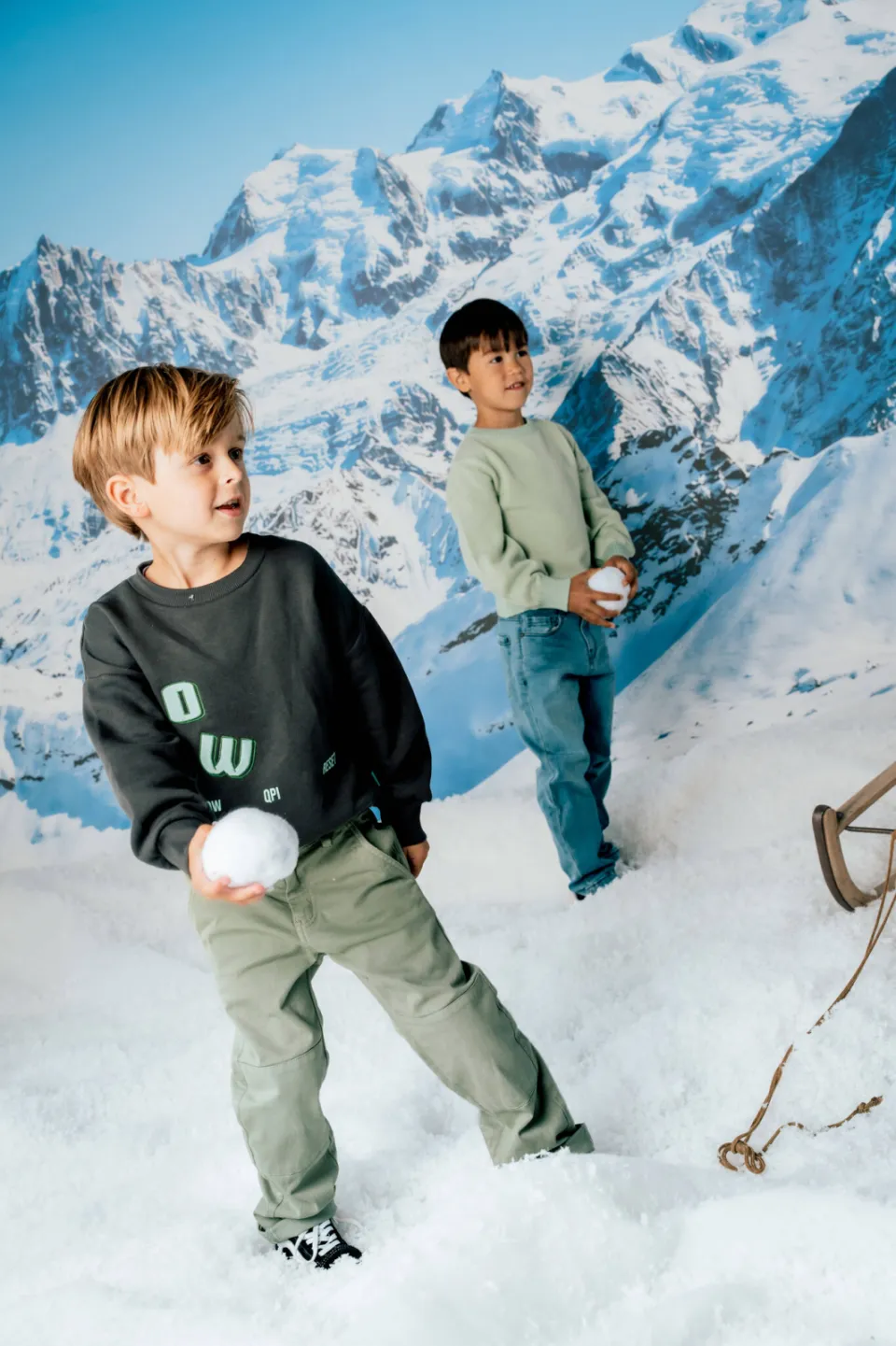 QPI sweater met tekst - antraciet