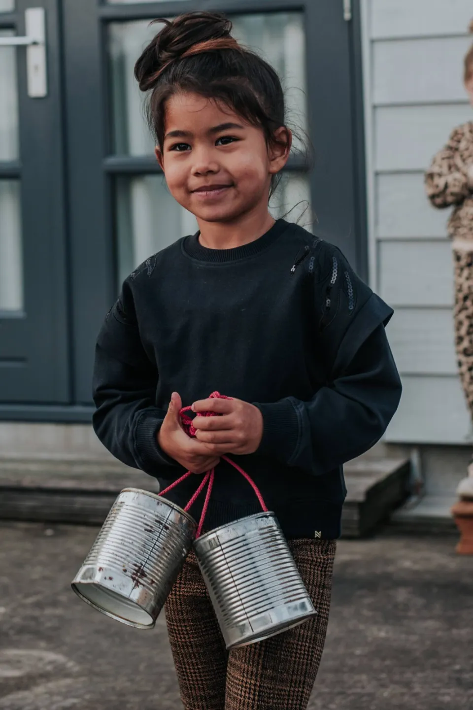 Koko Noko rechtvallende sweater met pailletten - zwart